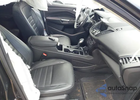 2019 Ford Escape Titanium z USA, uszkodzony, nr VIN 1FMCU0J99KUC17133